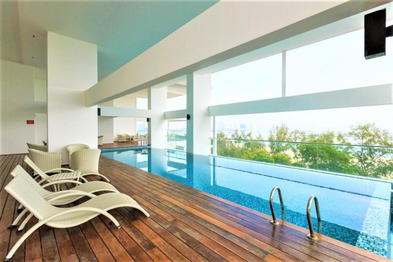 Sunrise Gurney Premium Executive City/Seafront Suite - Penang جورج تاون المظهر الخارجي الصورة